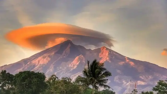 Pendakian Gunung Antara Keindahan Alam dan Cerita Mistis